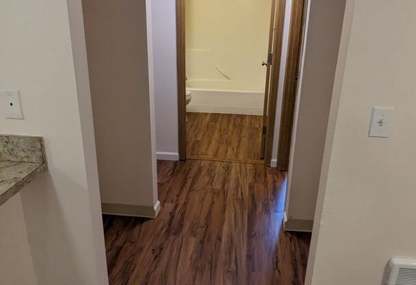 2 beds, 1 bath, 750 sqft, $1,195, Unit 20