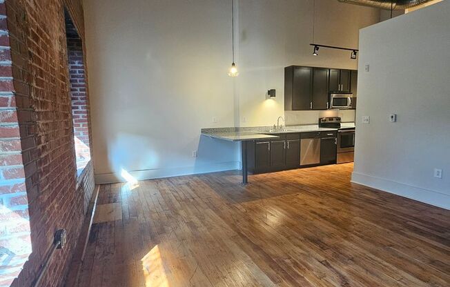 1 bed, 1 bath, 744 sqft, $1,325, Unit W212