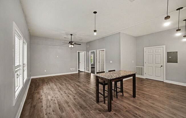 2 beds, 1 bath, 1,190 sqft, $1,400, Unit Urban Studios: 5320-#12