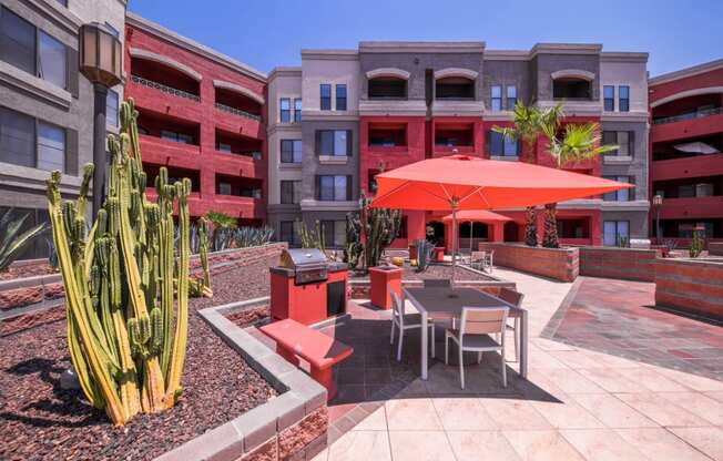 Outdoor Dining area at Alanza Place, Phoenix, AZ
