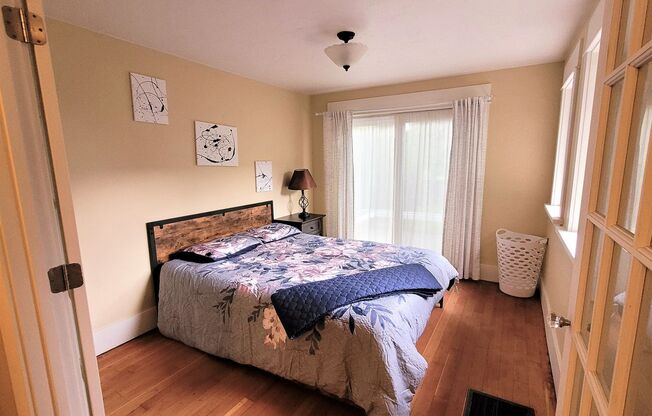 2 beds, 1 bath, $2,995