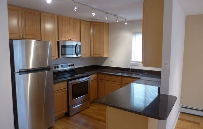 2 beds, 1 bath, 900 sqft, $1,795, Unit 1B