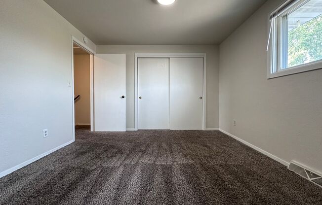 2 beds, 1 bath, 896 sqft, $1,145