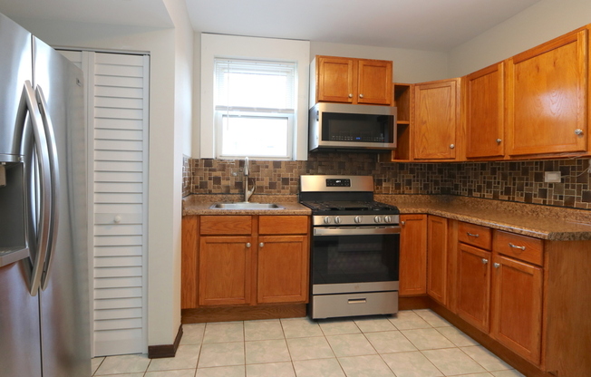 2414 N Monticello Ave 3