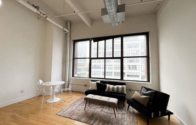 2 beds, 1 bath, 950 sqft, $1,975, Unit 707