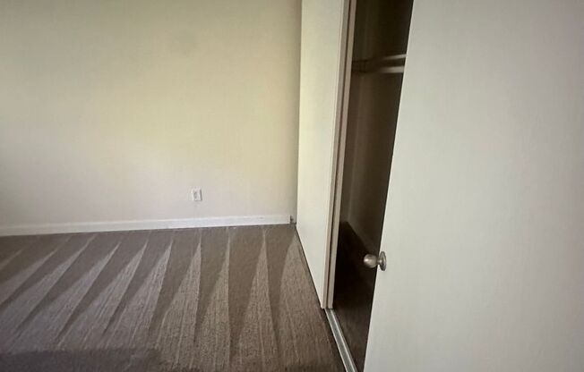 2 beds, 1 bath, 950 sqft, $1,950, Unit D203