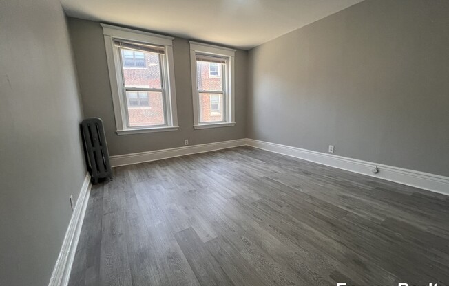 376 Riverway