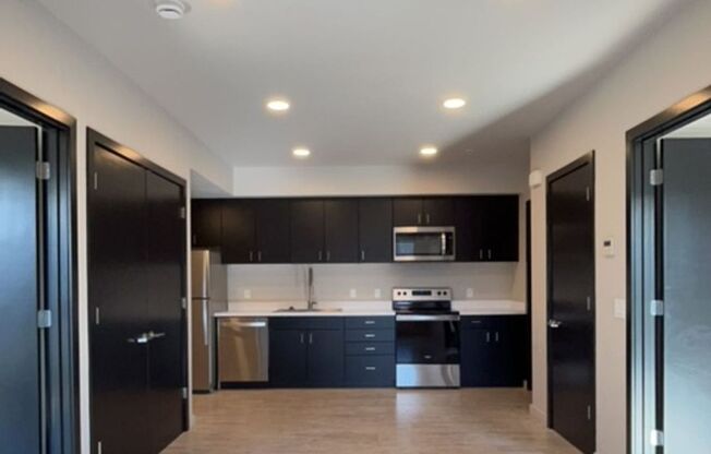 2 beds, 1 bath, 659 sqft, $1,635, Unit 324