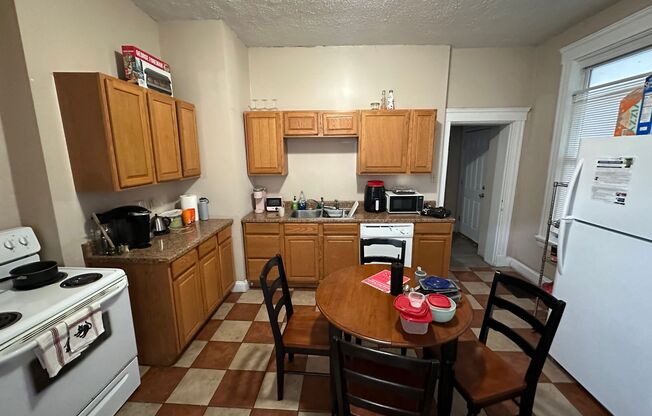 5 Bedroom House Located In Clifton Near UC's Campus