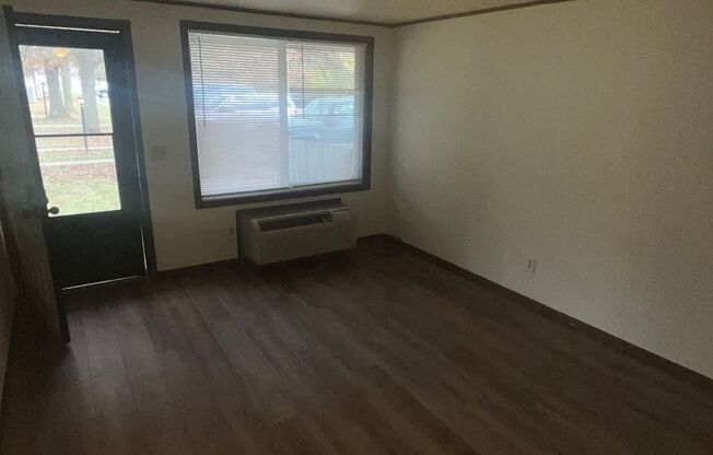 Studio, 1 bath, 288 sqft, $550, Unit 37