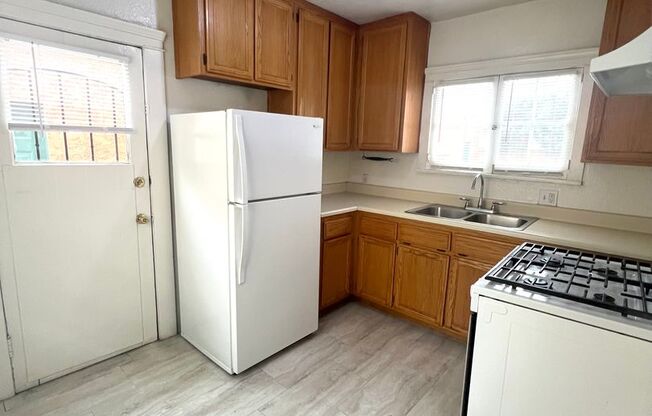 1 bed, 1 bath, 650 sqft, $1,995, Unit 3422 E 1st St