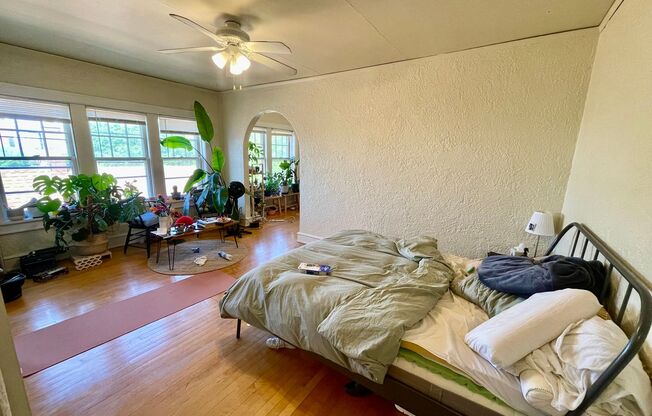 Studio, 1 bath, $895, Unit 304