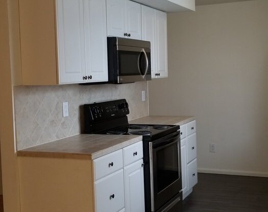 2 beds, 1 bath, 900 sqft, $1,595