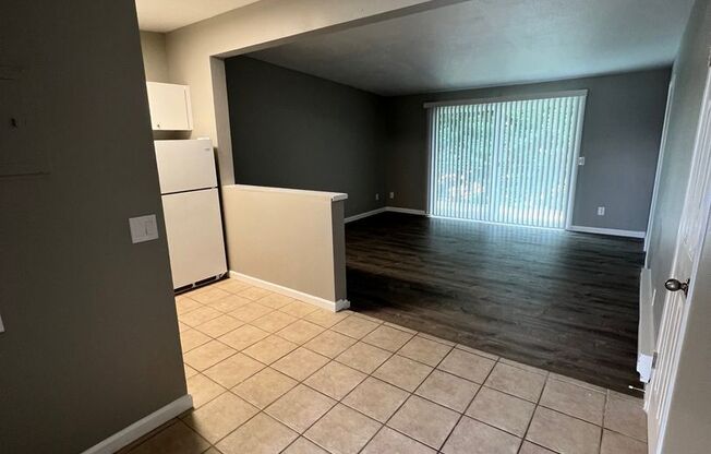 2 beds, 1 bath, 750 sqft, $1,900, Unit Unit #31