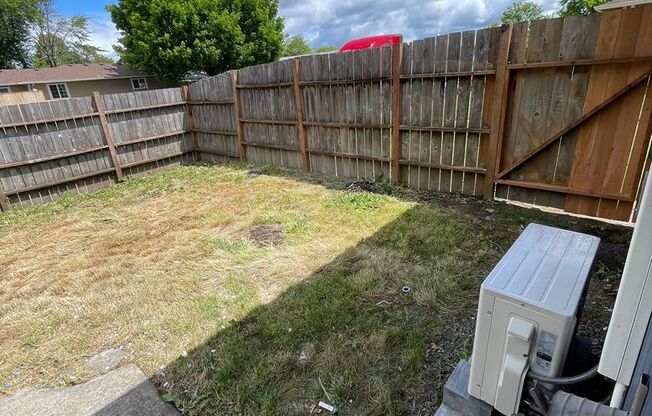 2 beds, 1 bath, 945 sqft, $1,575, Unit 052