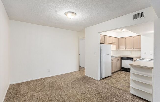 1 bed, 1 bath, 870 sqft, $945, Unit 7071 Unit #225