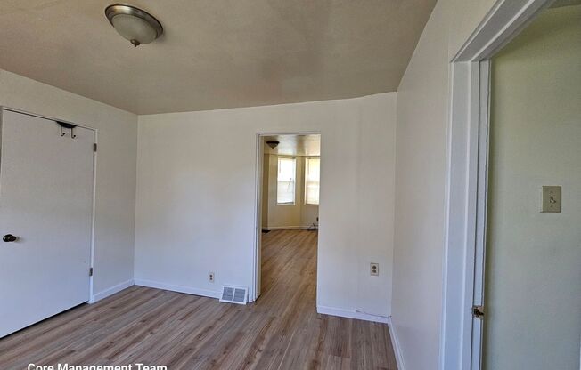 2 beds, 1 bath, $1,300, Unit Unit 1