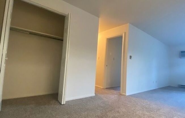 2 beds, 1 bath, 920 sqft, $1,200, Unit 5965301