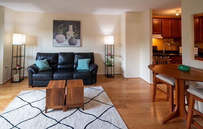 Exceptional Location & Amenities Short-term furnished CONDO 1 bedroom lease FREE PARKING & FREE UTILITIES
