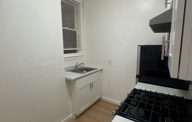 734-738 Larkin Street (846rc)