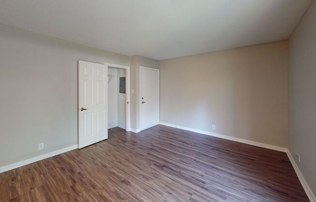 2 beds, 1 bath, 950 sqft, $1,300, Unit M31