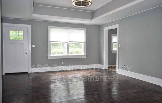 354 HAMILTON E HOLMES DR