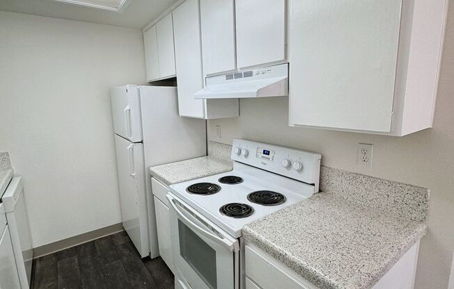 2 beds, 2 baths, $2,300, Unit 11