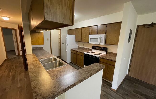 3 beds, 1 bath, 1,040 sqft, $1,800, Unit 3172-104