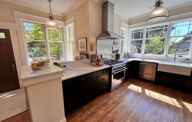 Gorgeous, Executive Living in Beautiful Maple Leaf