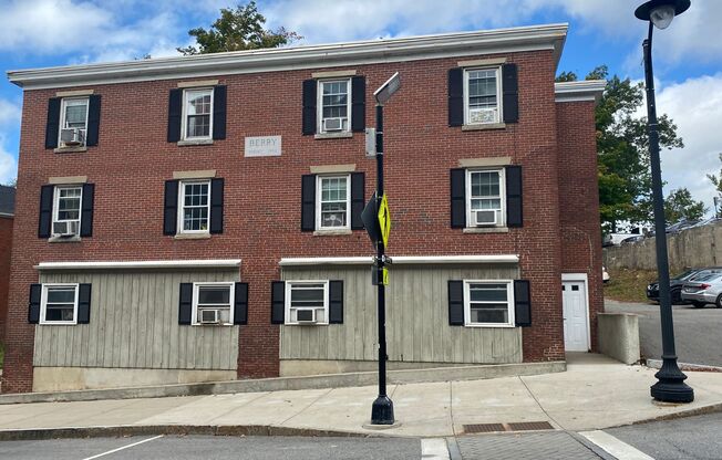 Downtown Efficiency Apartment, Heat & HW Included!