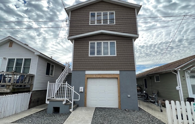 22 W 16 RD TOWNHOUSE