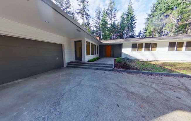 Large Beautiful Home in the Hills