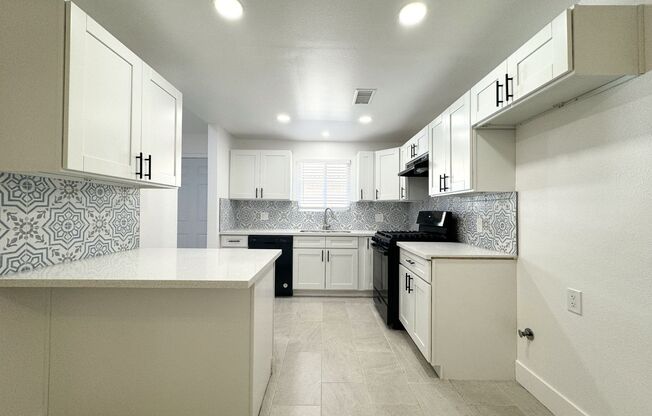 AVAILABLE NOW! Charming 2 Bed/2 Bath NEWLY RENOVATED Condo!!