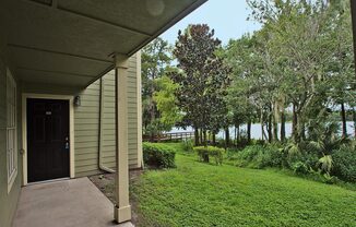 Beautiful Lake Front 2/2 Condo Near UCF !!!!