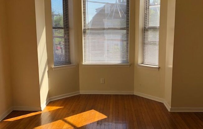 1 bed, 1 bath, $1,325, Unit A10