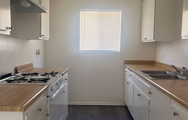 2 beds, 1 bath, 900 sqft, $1,995, Unit 17016-G