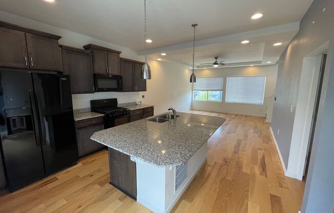 3 beds, 2.5 baths, $2,325