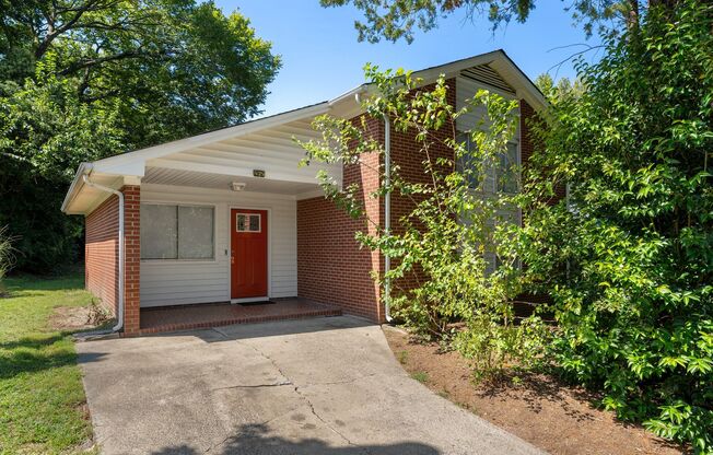 Renovated 3 bed/2 bath with spacious backyard close to downtown.