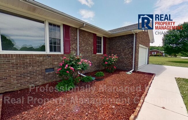 3 beds, 2.5 baths, $1,600