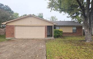 Nice single story house in Benbrook