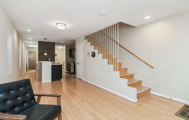 Spacious 4-Bedroom Townhome Near Johns Hopkins – Ideal for Group Living!