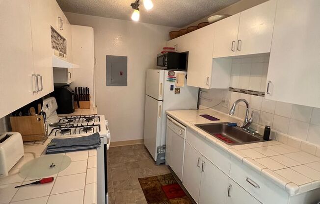 2 beds, 1.5 baths, $2,000