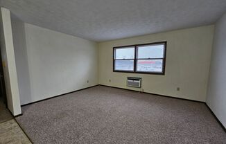 2 beds, 1 bath, $675, Unit 14