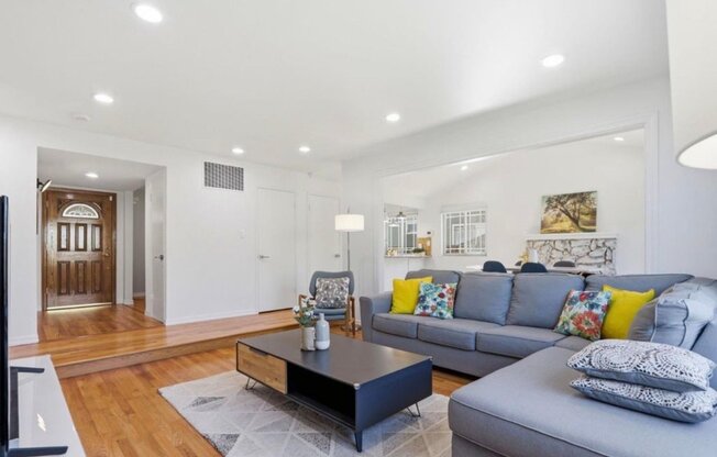 339 EL PORTAL WAY
