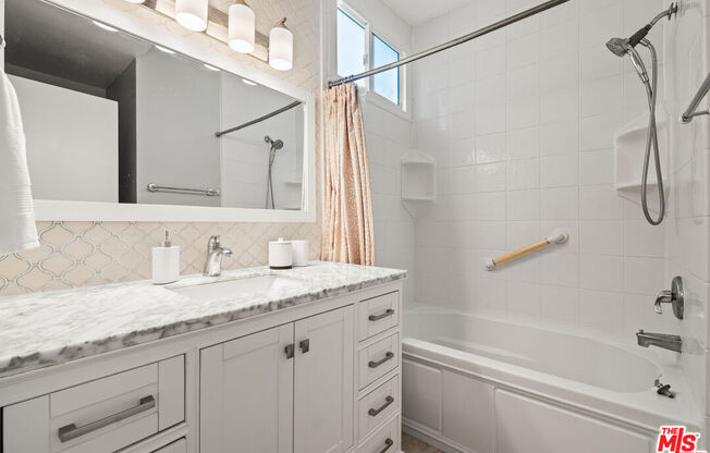 2 beds, 2 baths, 950 sqft, $3,900, Unit 557