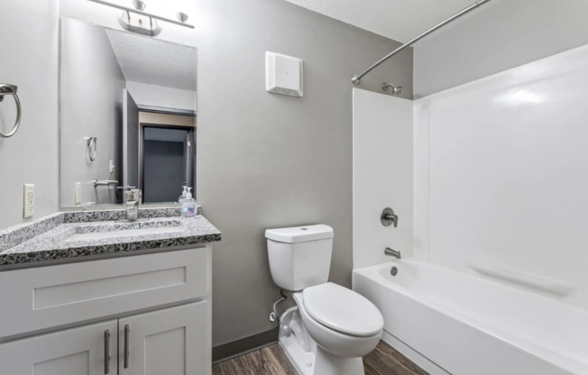 2 beds, 1.5 baths, 1,000 sqft, $1,300, Unit 331