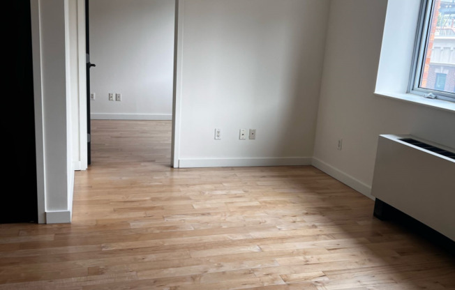 2 beds, 1 bath, 593 sqft, $3,200, Unit B8C