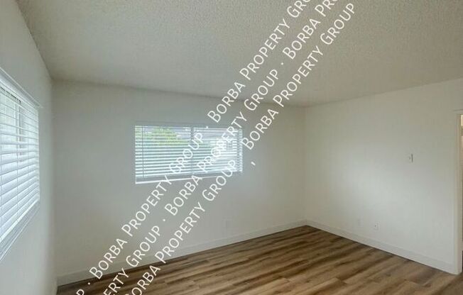 4212 E 10 ST