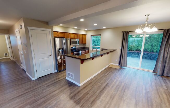 Navy Yard City 3 Bedroom Available for Rent! Water View & Fenced Backyard!