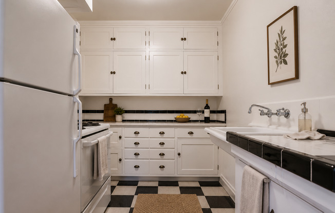 Studio, 1 bath, 440 sqft, $1,175, Unit 401